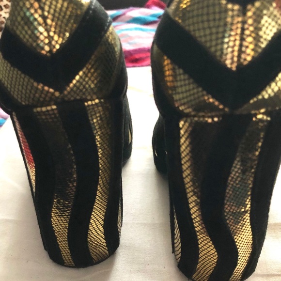 Jeffrey Campbell gold black striped Hecate heels - Picture 5 of 5